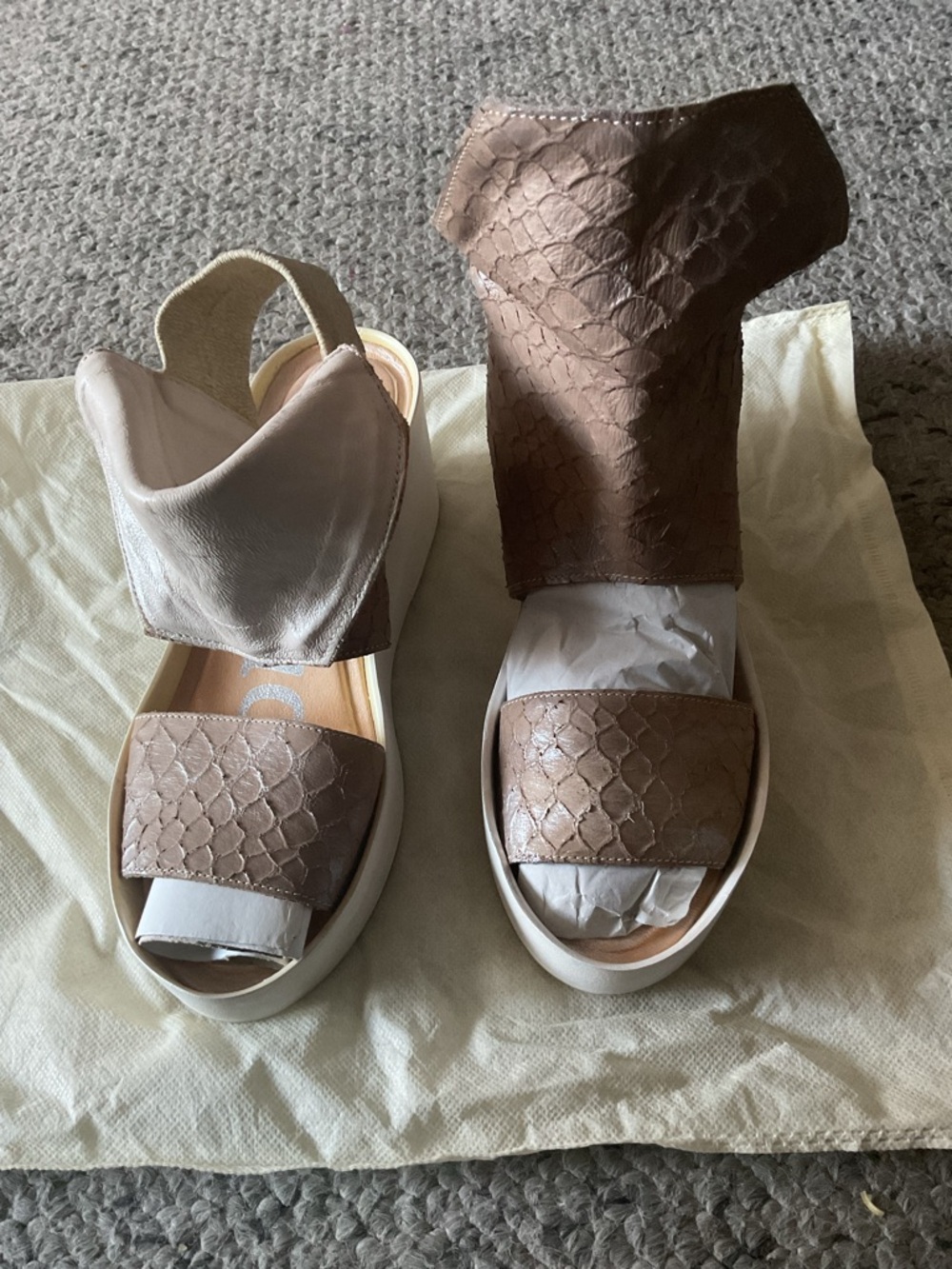 Casual Brown Textured Platform Sandals with Cushioned Footbed